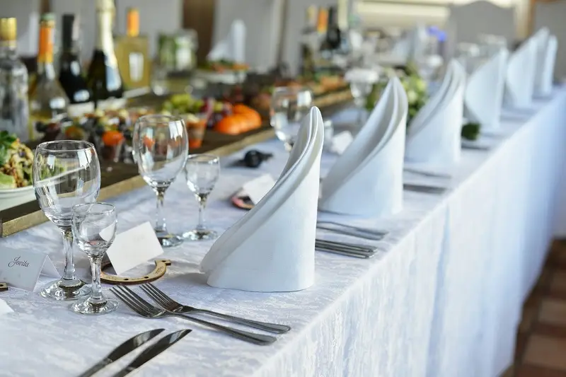 stół weselny dla gości
